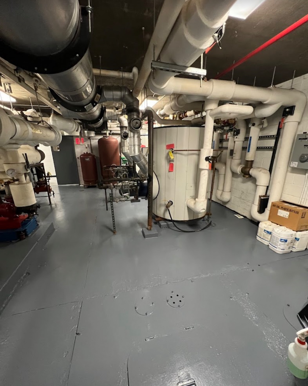 Detailed cleaning of a mechanical and utility space